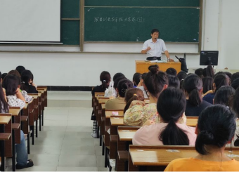 汉语言文学专业2023级新生入学教育顺利进行